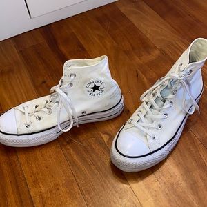 WHITE HI-TOP PLATFORM CONVERSE